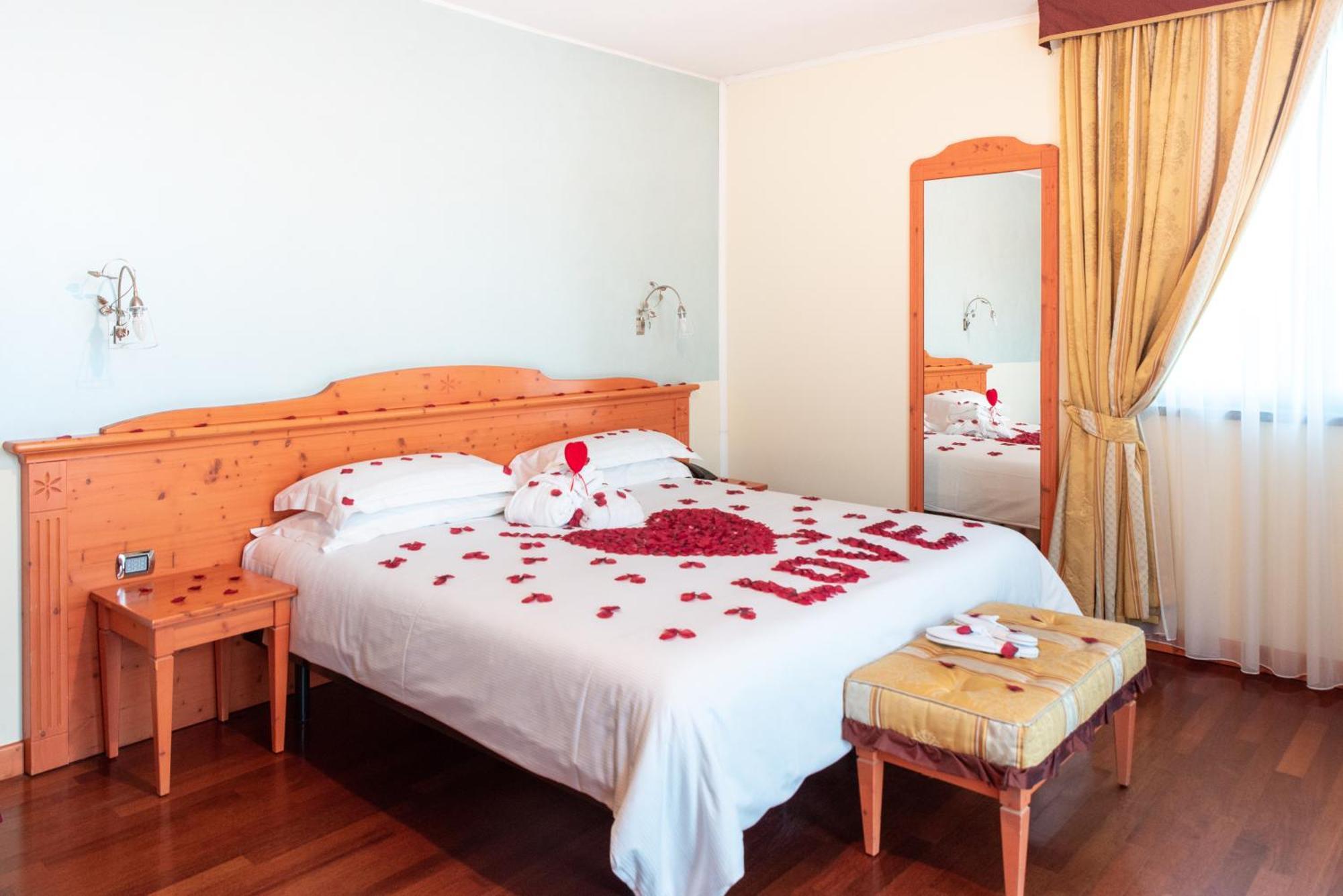 Hotel Residence Montelago Ternate (Varese) Exterior foto