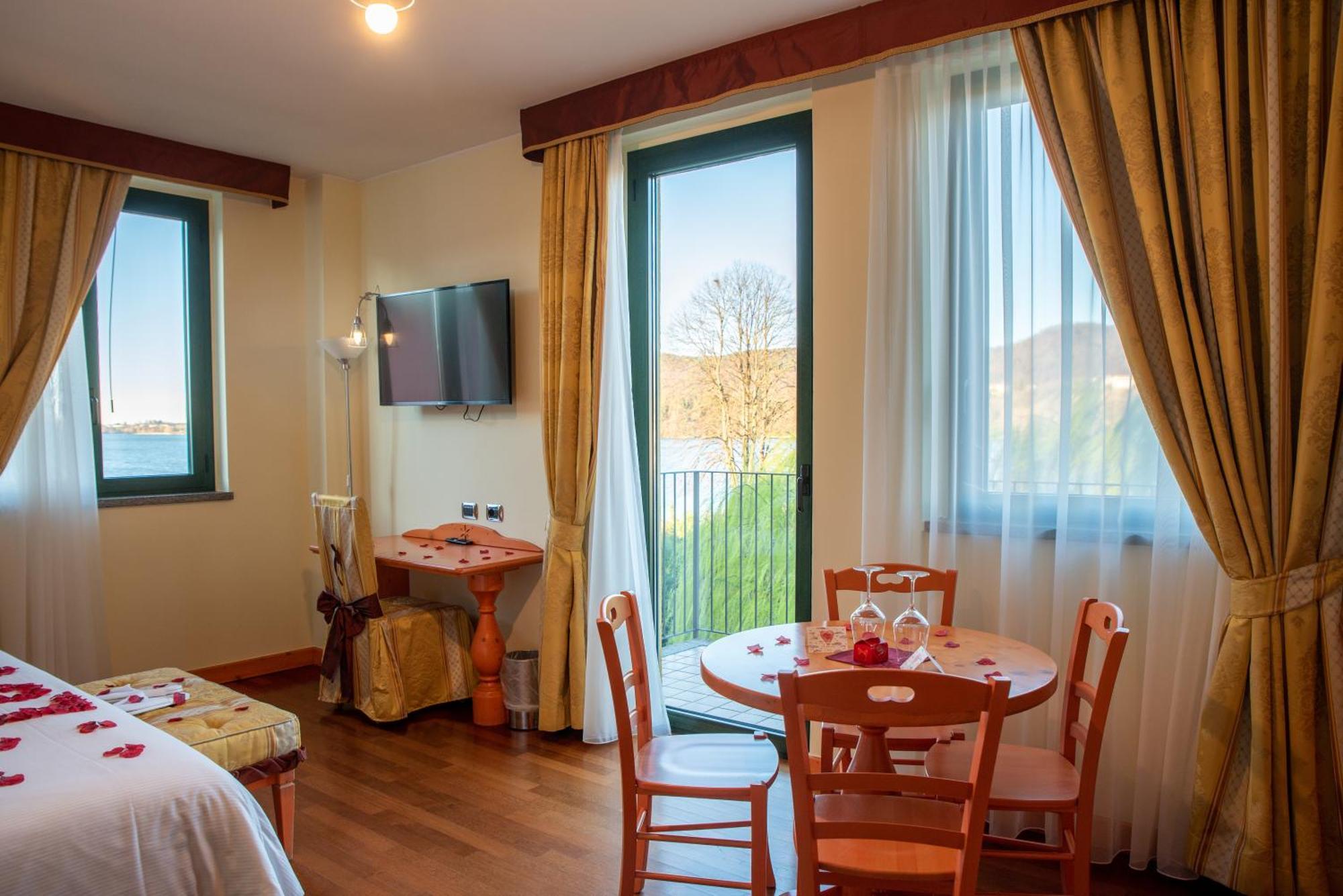 Hotel Residence Montelago Ternate (Varese) Exterior foto