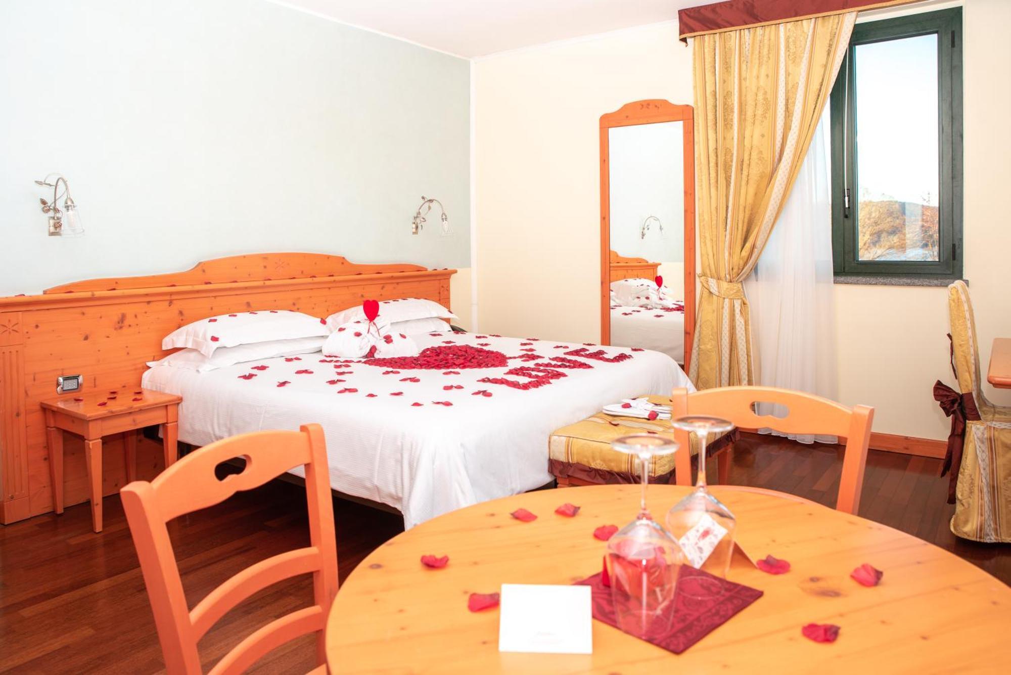 Hotel Residence Montelago Ternate (Varese) Exterior foto